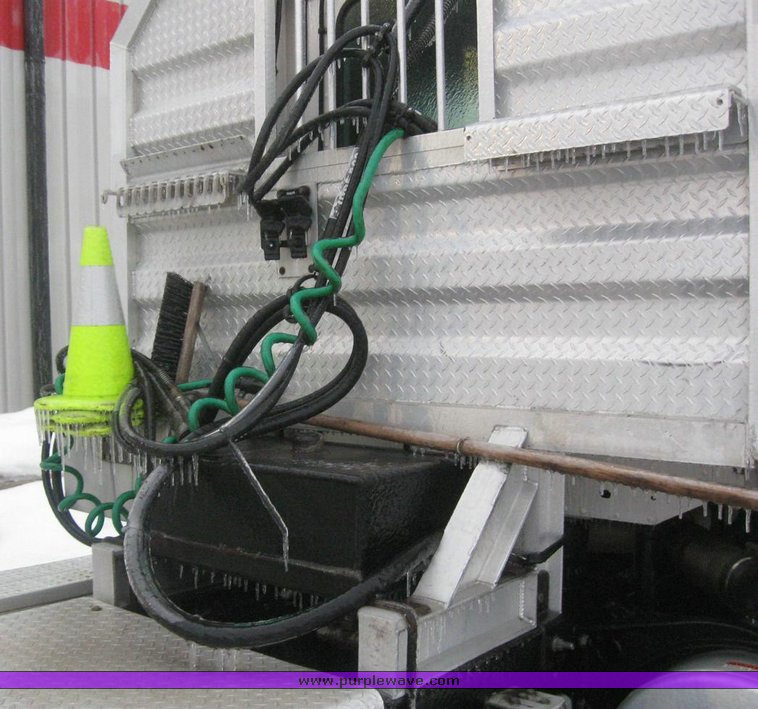 image for item 6846 2006 Freightliner Columbia semi truck