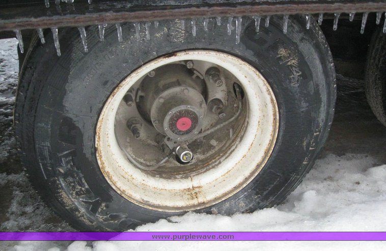 image for item 6847 2004 Trail King TK70HT 48' hydratail trailer