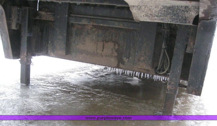 image for item 6847 2004 Trail King TK70HT 48' hydratail trailer