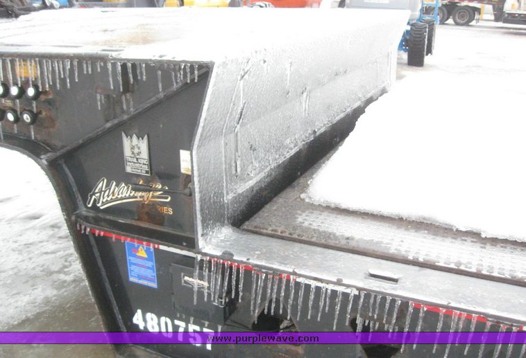 image for item 6847 2004 Trail King TK70HT 48' hydratail trailer