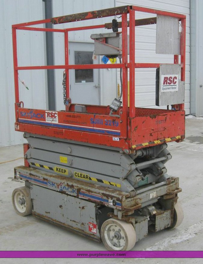 image for item 7681 Skyjack SJIII-3219 scissor lift