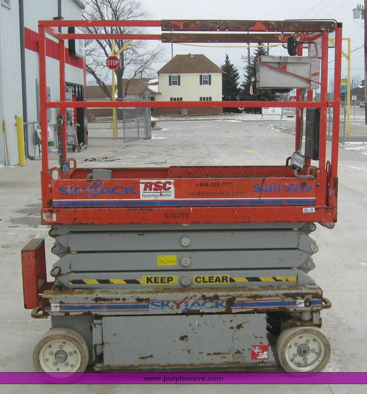 image for item 7681 Skyjack SJIII-3219 scissor lift