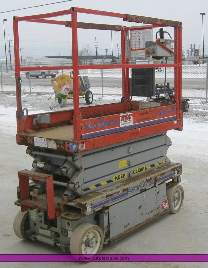 image for item 7681 Skyjack SJIII-3219 scissor lift