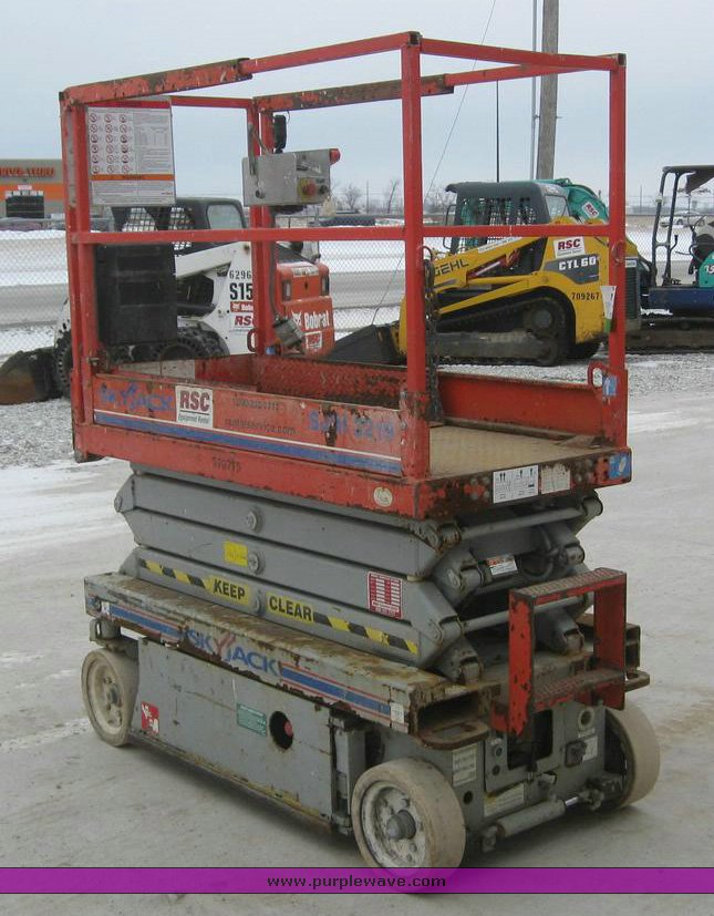 image for item 7681 Skyjack SJIII-3219 scissor lift