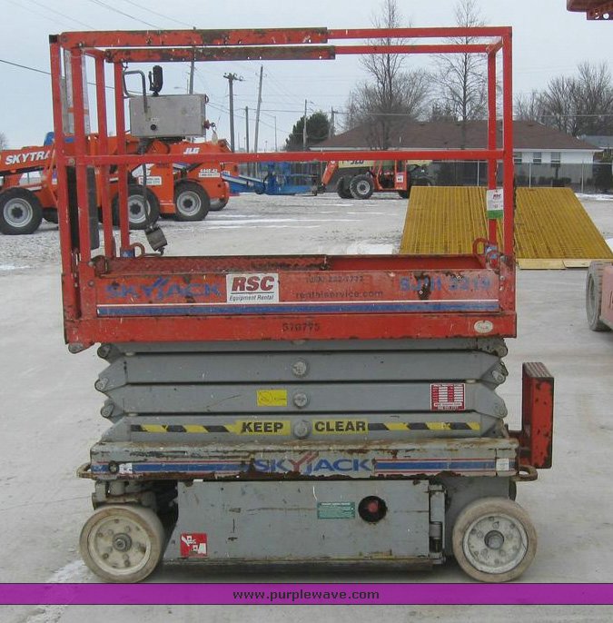 image for item 7681 Skyjack SJIII-3219 scissor lift
