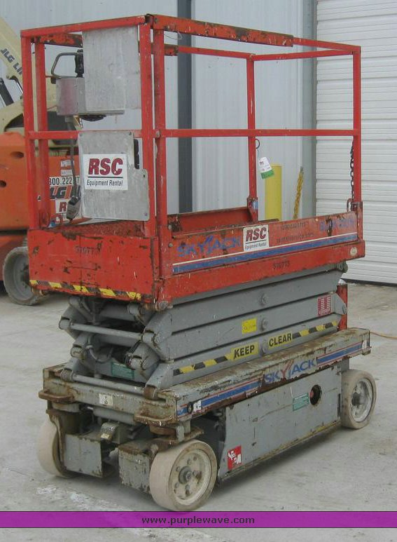 image for item 7681 Skyjack SJIII-3219 scissor lift