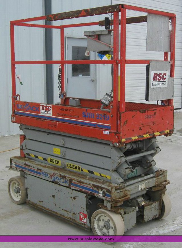 image for item 7681 Skyjack SJIII-3219 scissor lift