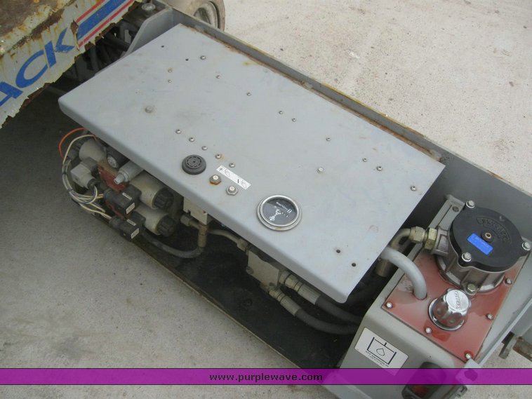 image for item 7681 Skyjack SJIII-3219 scissor lift