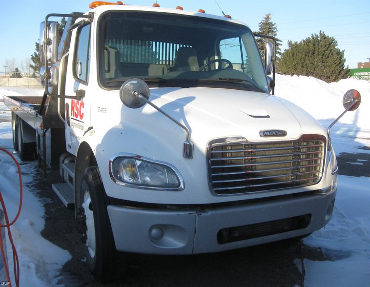 image for item 7693 2006 Freightliner M2 106 roll back truck