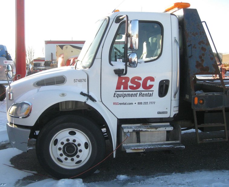 image for item 7693 2006 Freightliner M2 106 roll back truck