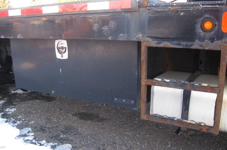 image for item 7693 2006 Freightliner M2 106 roll back truck