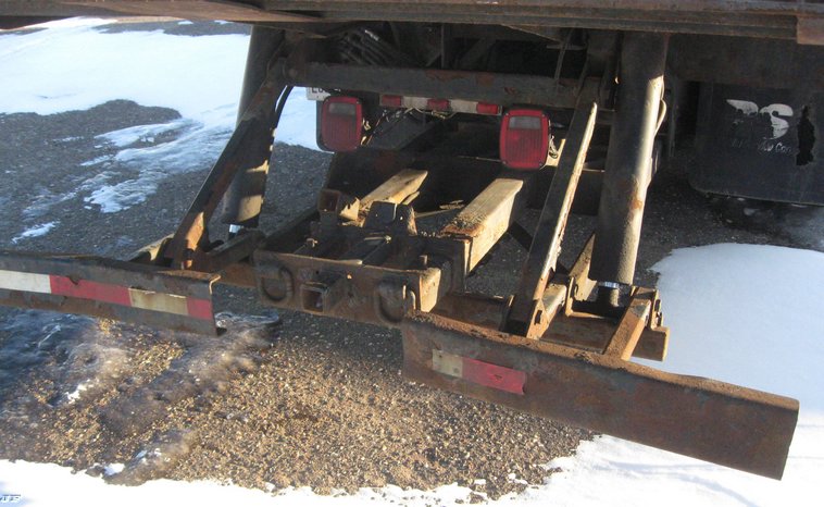 image for item 7693 2006 Freightliner M2 106 roll back truck