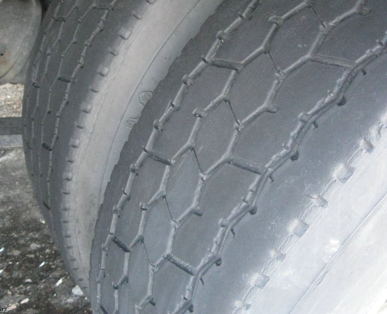 image for item 7693 2006 Freightliner M2 106 roll back truck