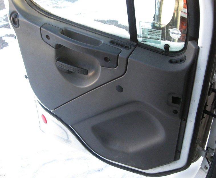 image for item 7693 2006 Freightliner M2 106 roll back truck