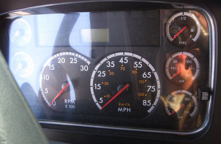 image for item 7693 2006 Freightliner M2 106 roll back truck