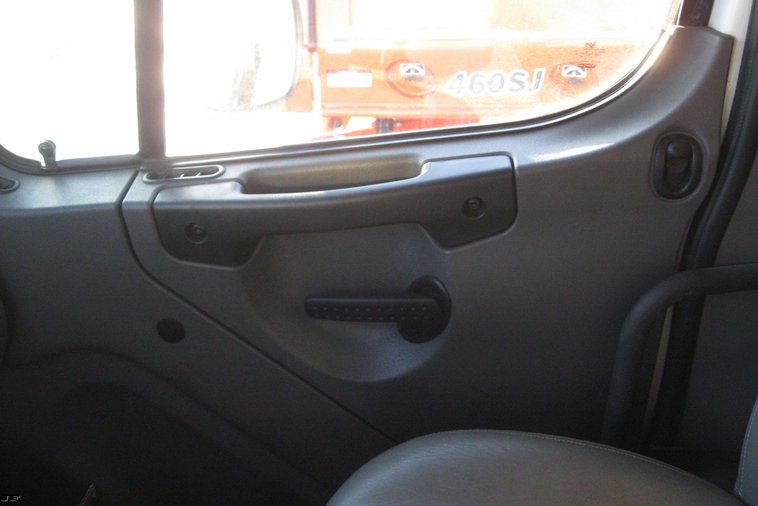 image for item 7693 2006 Freightliner M2 106 roll back truck