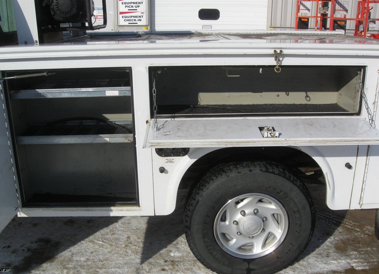 image for item 7694 2003 Ford F-250 service truck