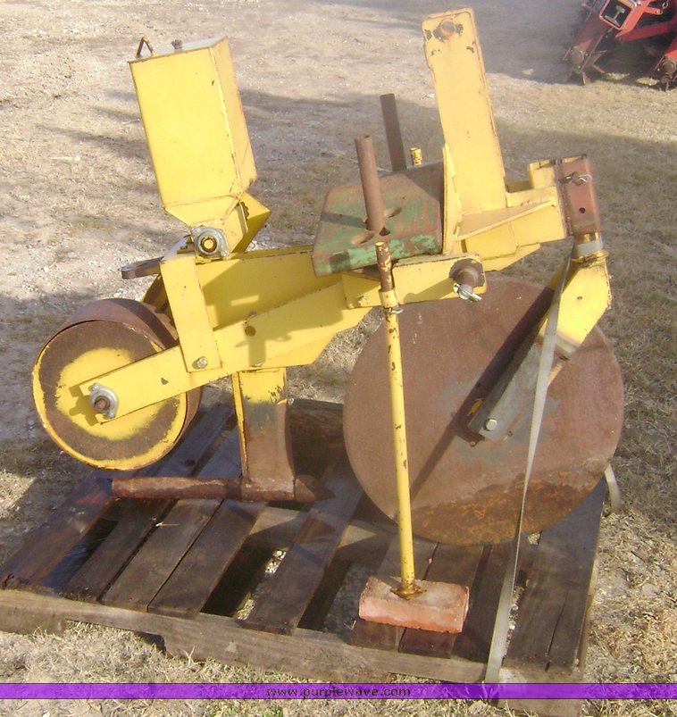 Catlin Mfg Gopher getter with coulter in Cunningham, KS Item 1106