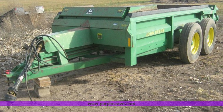 image for item 3869 John Deere 785 manure spreader