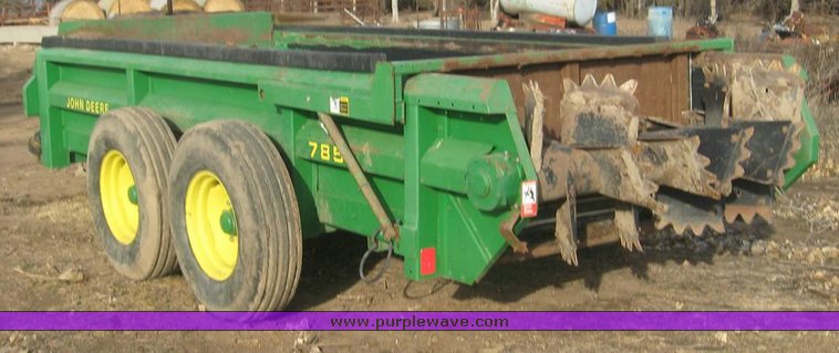 image for item 3869 John Deere 785 manure spreader