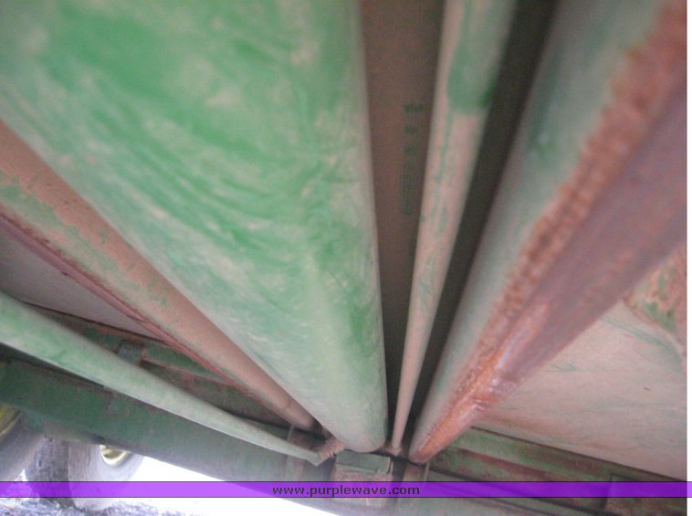 image for item 3869 John Deere 785 manure spreader