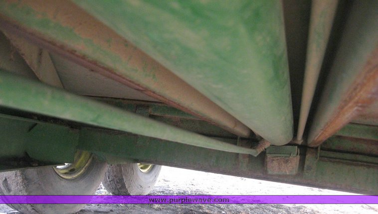 image for item 3869 John Deere 785 manure spreader