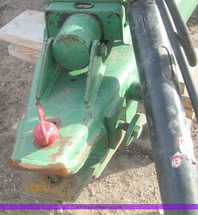 image for item 3869 John Deere 785 manure spreader