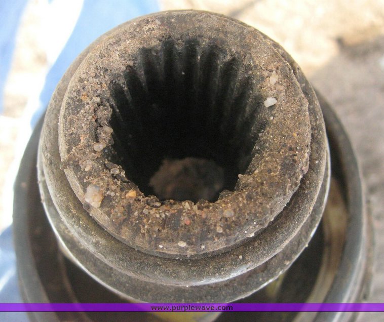 image for item 3869 John Deere 785 manure spreader