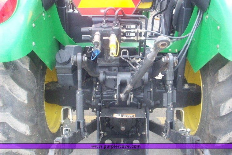 image for item 3873 2004 John Deere 5320 tractor