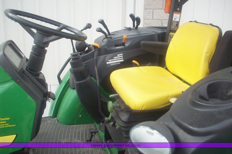 image for item 3873 2004 John Deere 5320 tractor