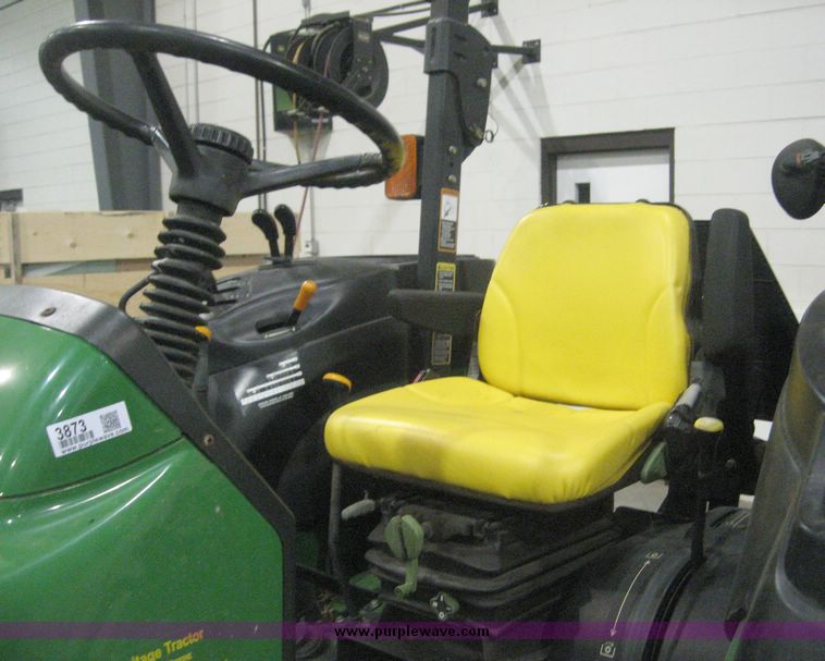 image for item 3873 2004 John Deere 5320 tractor