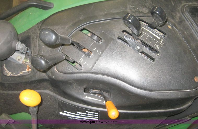 image for item 3873 2004 John Deere 5320 tractor