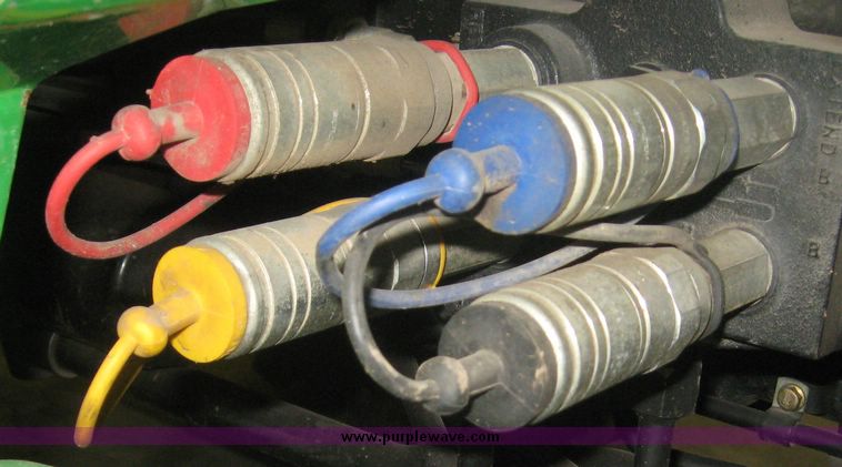 image for item 3873 2004 John Deere 5320 tractor