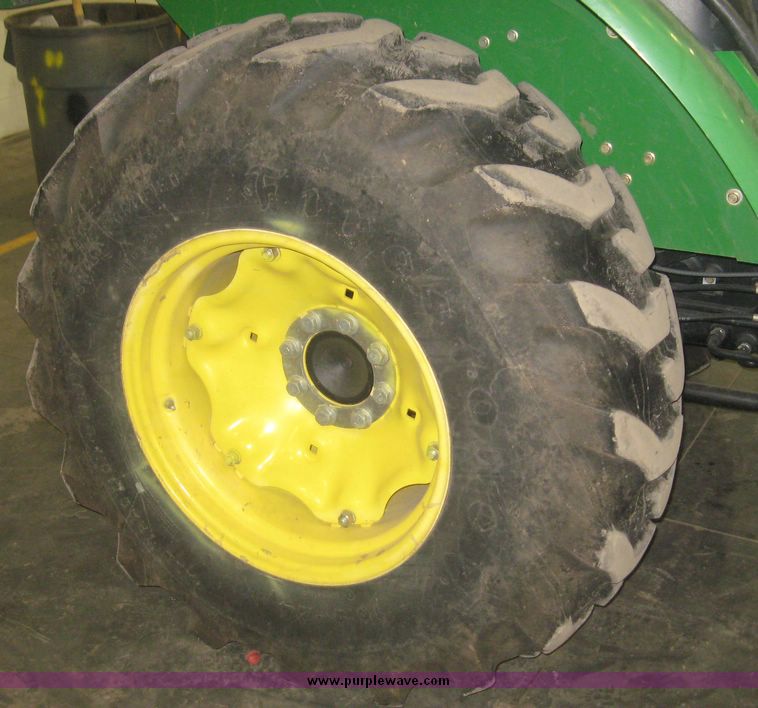 image for item 3873 2004 John Deere 5320 tractor