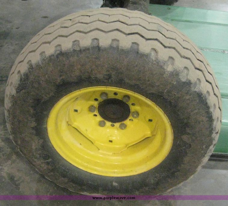 image for item 3873 2004 John Deere 5320 tractor