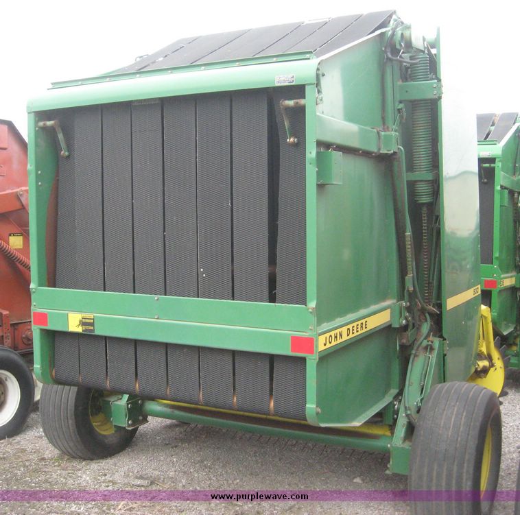 image for item 3874 John Deere 530 round baler