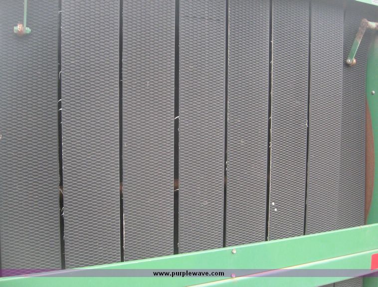 image for item 3874 John Deere 530 round baler