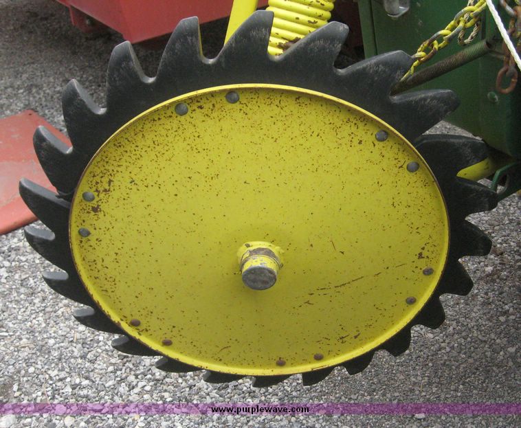 image for item 3874 John Deere 530 round baler