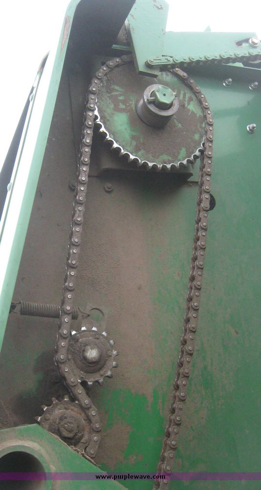 image for item 3874 John Deere 530 round baler