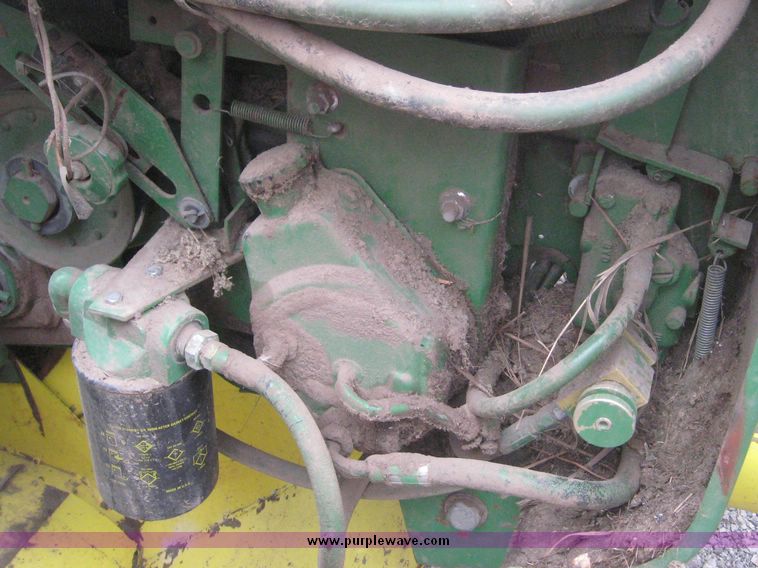 image for item 3874 John Deere 530 round baler
