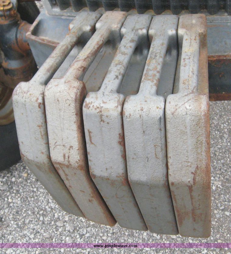 image for item 3877 1981 White 2-155 tractor