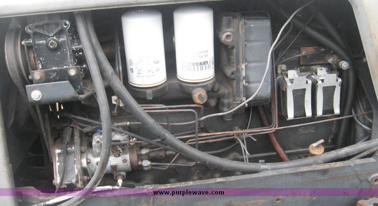 image for item 3877 1981 White 2-155 tractor