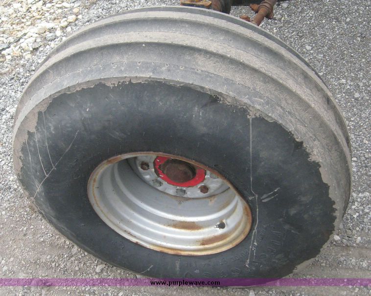 image for item 3877 1981 White 2-155 tractor