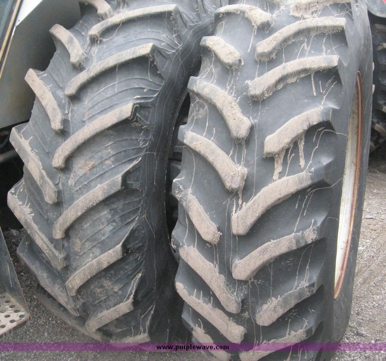 image for item 3877 1981 White 2-155 tractor