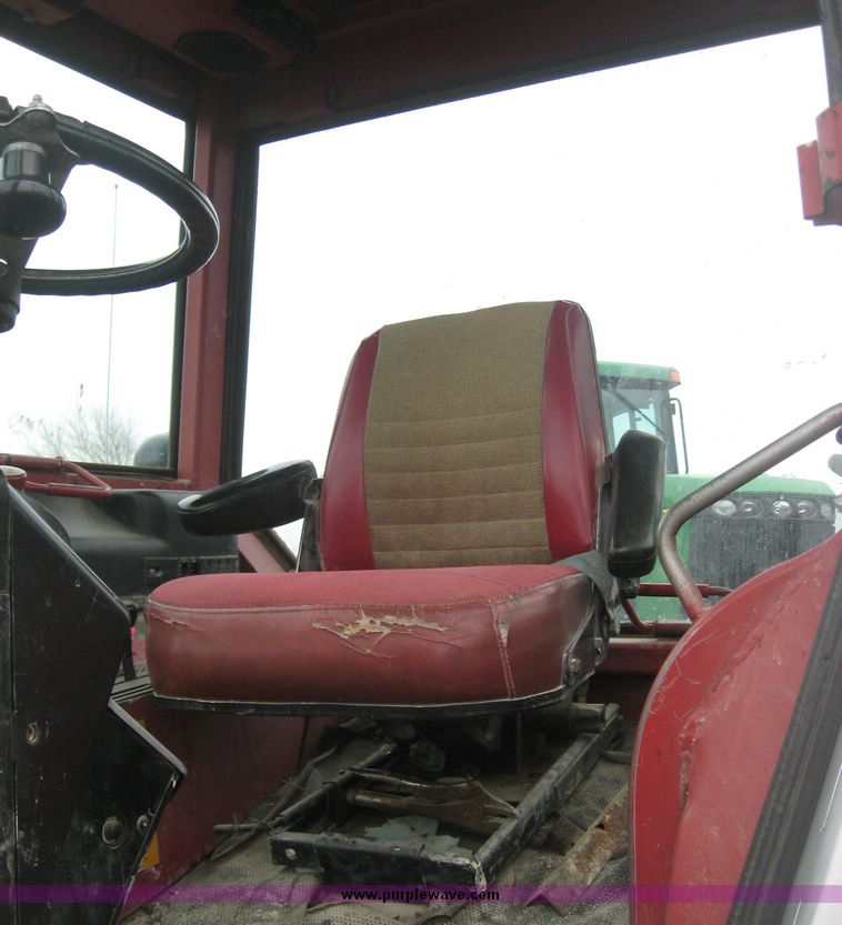 image for item 3877 1981 White 2-155 tractor