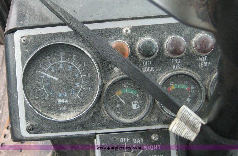 image for item 3877 1981 White 2-155 tractor