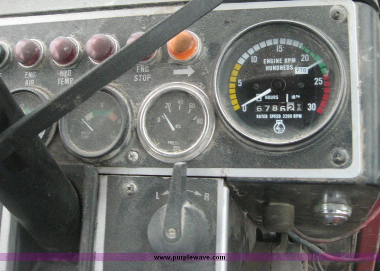 image for item 3877 1981 White 2-155 tractor