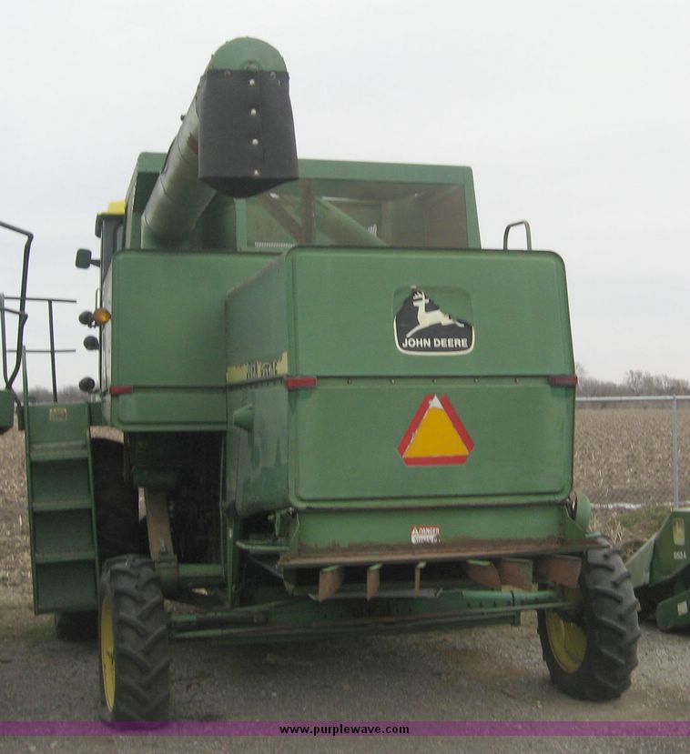 image for item 3878 1980 John Deere 7720 combine