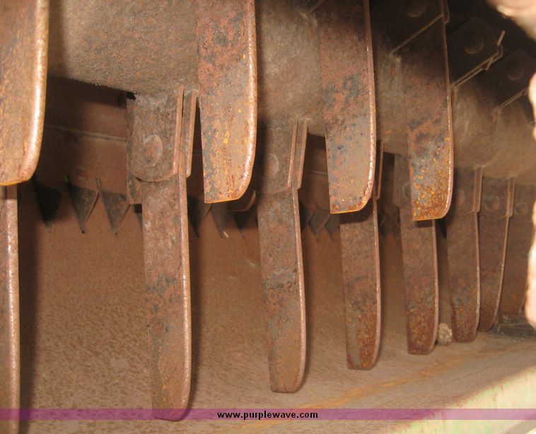 image for item 3878 1980 John Deere 7720 combine