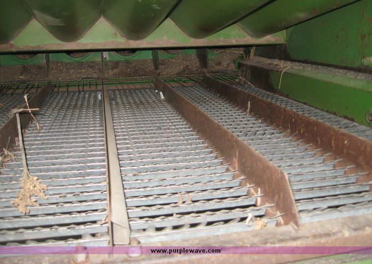 image for item 3878 1980 John Deere 7720 combine